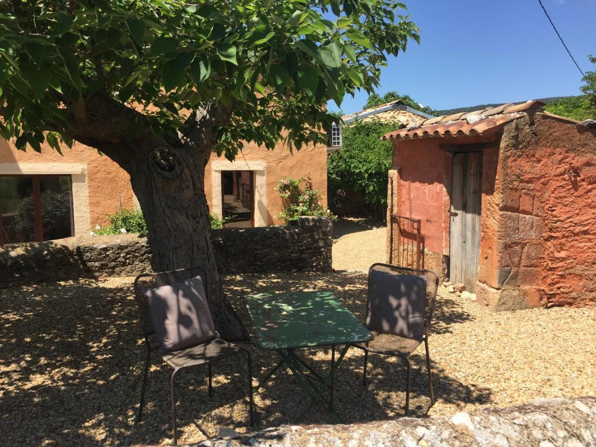 Bed and Breakfast Le Vieux Portail Saint-Saturnin-lès-Apt Esterno foto