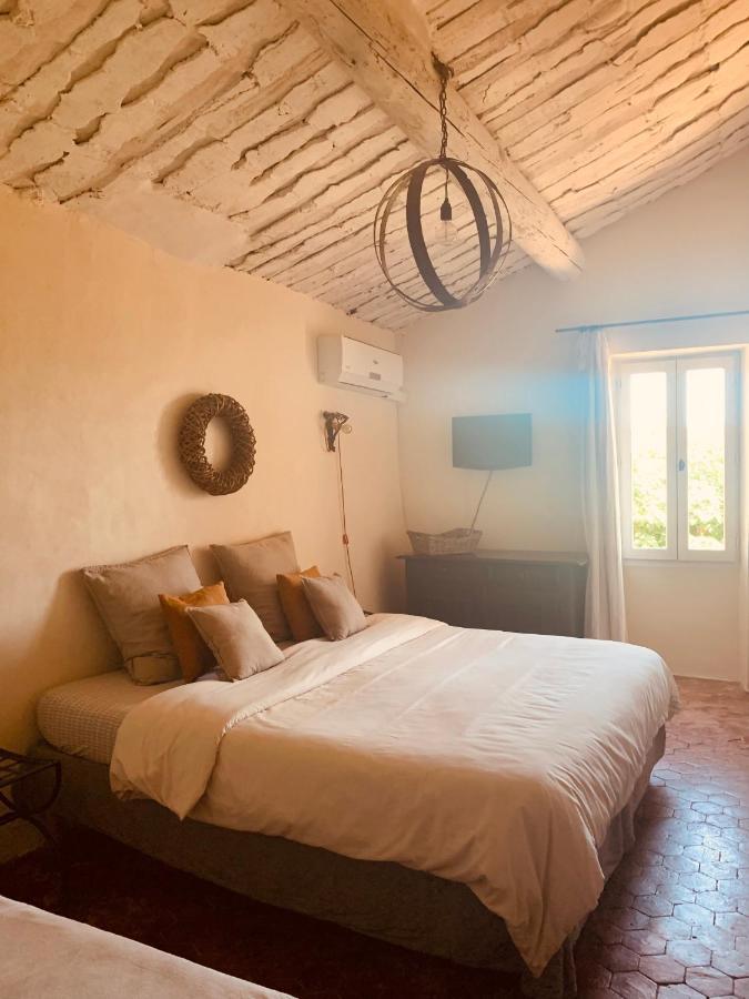Bed and Breakfast Le Vieux Portail Saint-Saturnin-lès-Apt Esterno foto