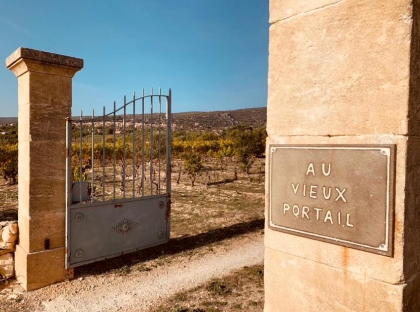 Bed and Breakfast Le Vieux Portail Saint-Saturnin-lès-Apt Esterno foto