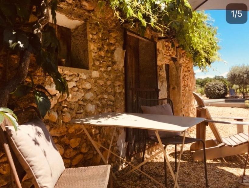 Bed and Breakfast Le Vieux Portail Saint-Saturnin-lès-Apt Esterno foto