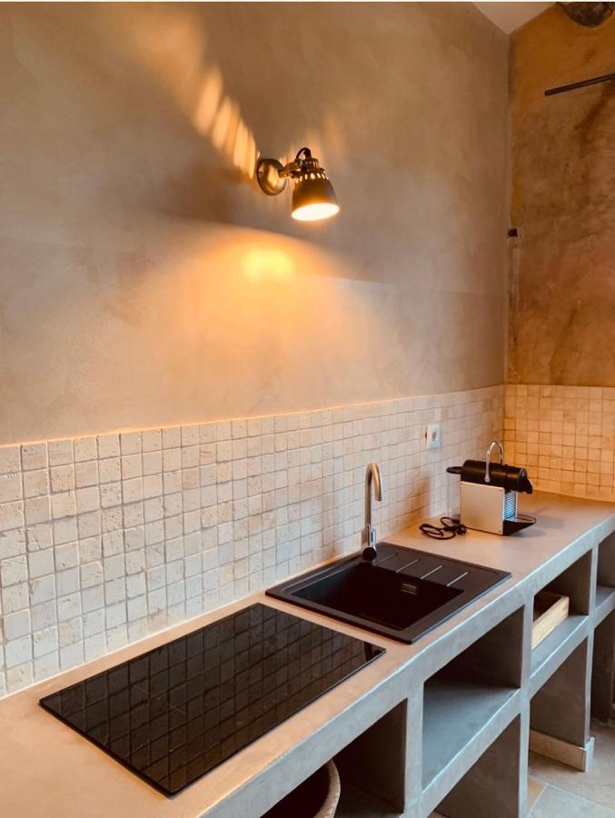 Bed and Breakfast Le Vieux Portail Saint-Saturnin-lès-Apt Esterno foto