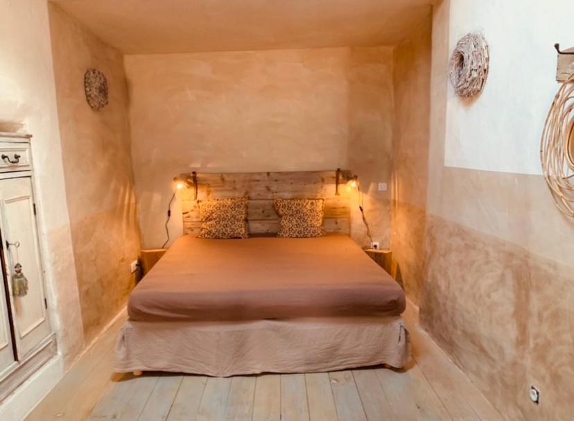 Bed and Breakfast Le Vieux Portail Saint-Saturnin-lès-Apt Esterno foto