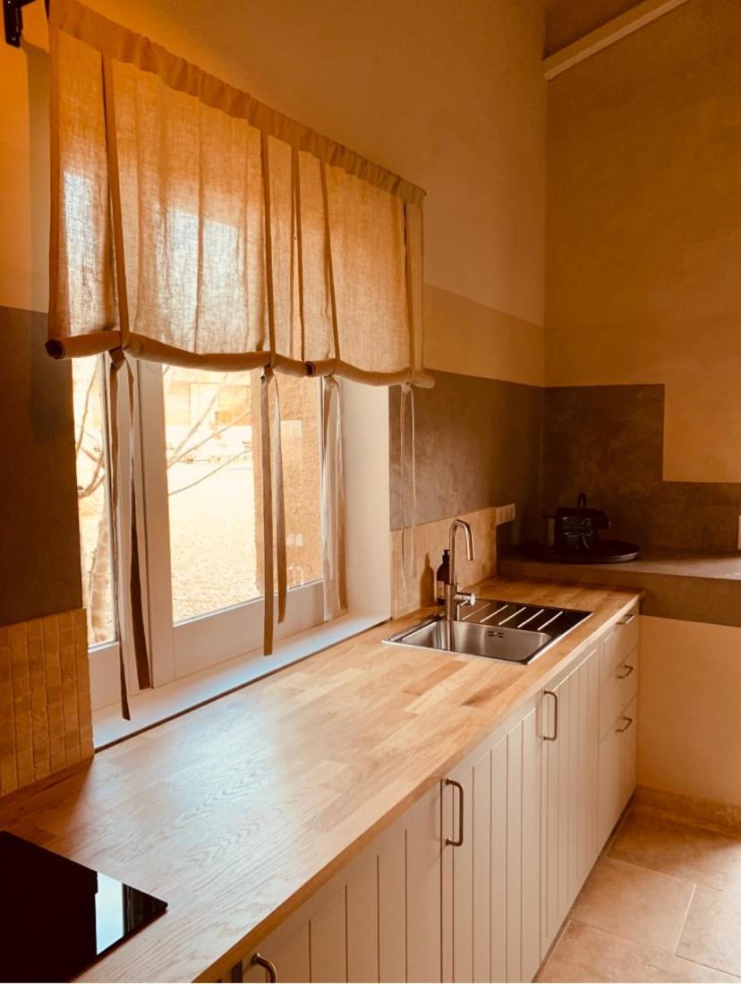 Bed and Breakfast Le Vieux Portail Saint-Saturnin-lès-Apt Esterno foto