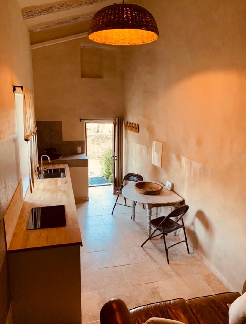 Bed and Breakfast Le Vieux Portail Saint-Saturnin-lès-Apt Esterno foto