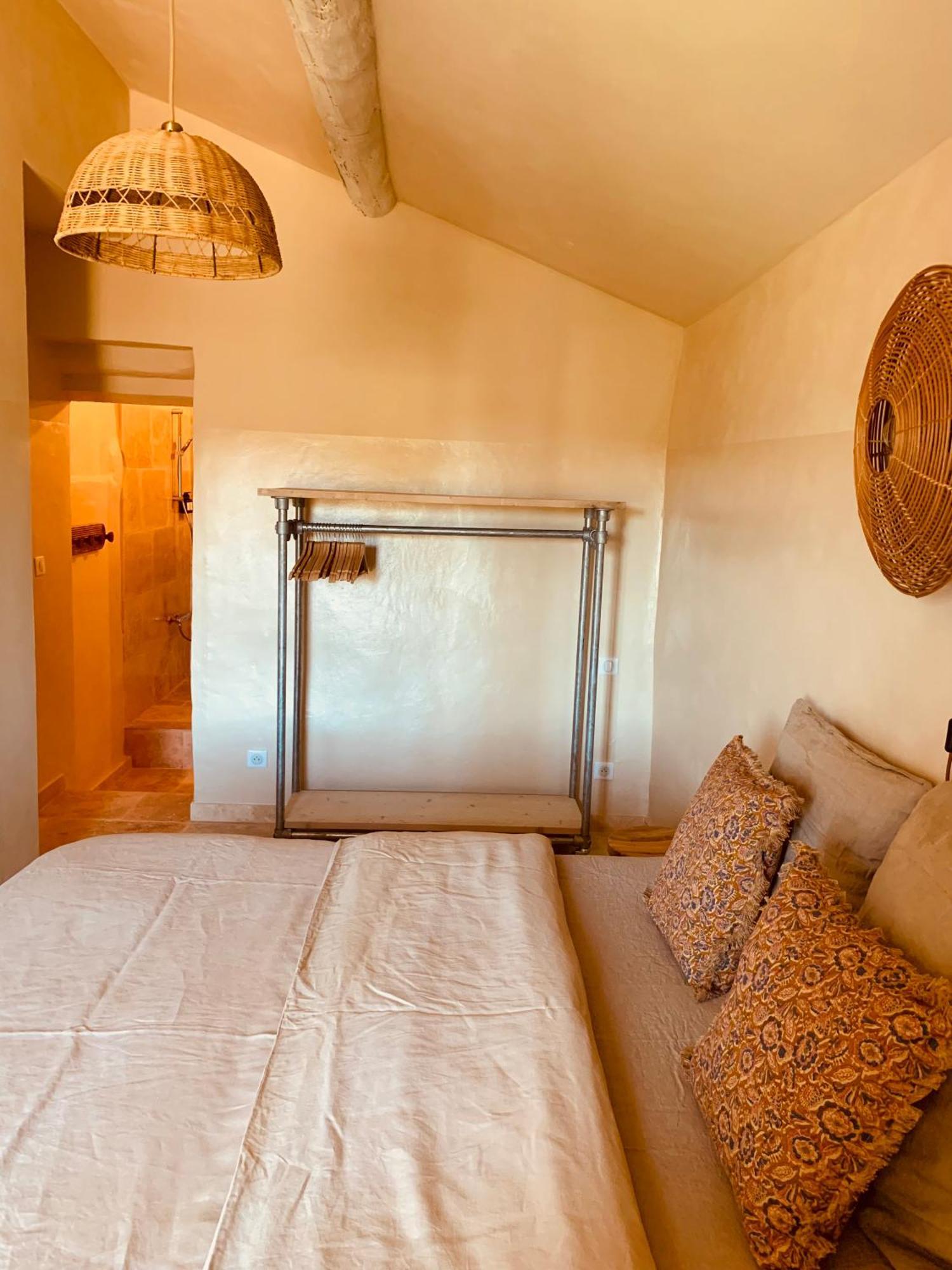 Bed and Breakfast Le Vieux Portail Saint-Saturnin-lès-Apt Esterno foto