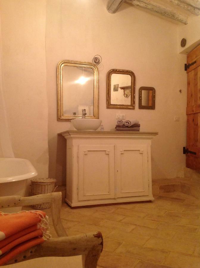 Bed and Breakfast Le Vieux Portail Saint-Saturnin-lès-Apt Esterno foto