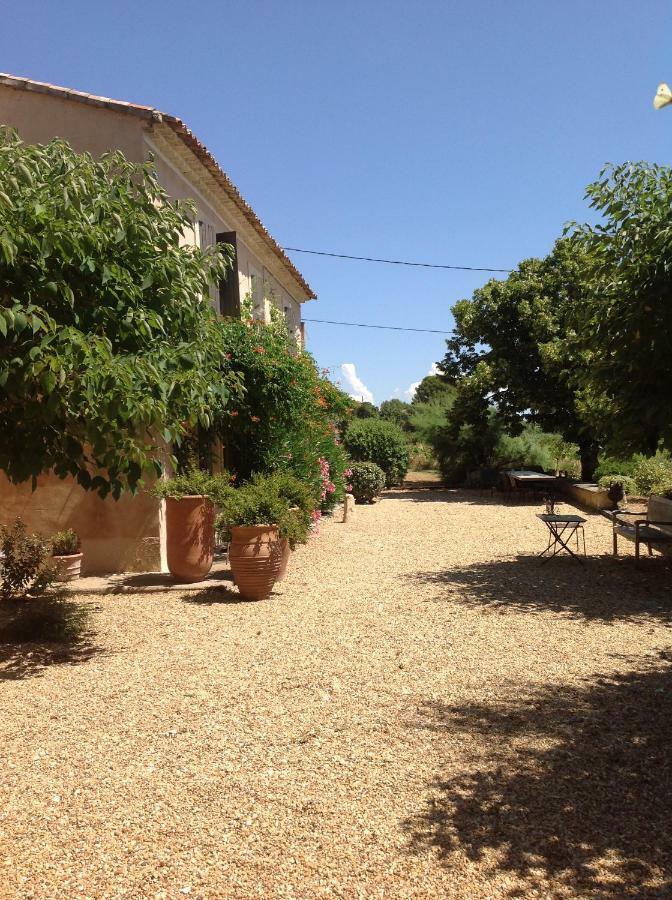Bed and Breakfast Le Vieux Portail Saint-Saturnin-lès-Apt Esterno foto